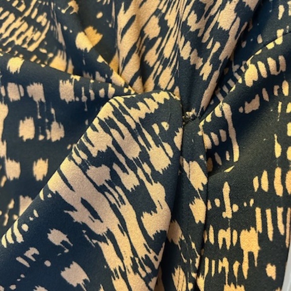 Tahari Ruched Sheath Dress – Size 8 NWT - Picture 3 of 9